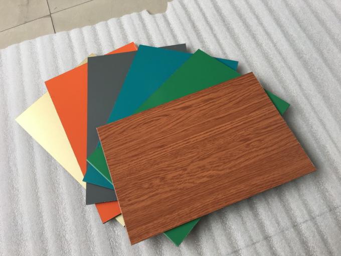 Polyester-Farben-Aluminiumsandwich-Platte 2000 * 5700 * 4mm mit 0.30mm Alu Stärke