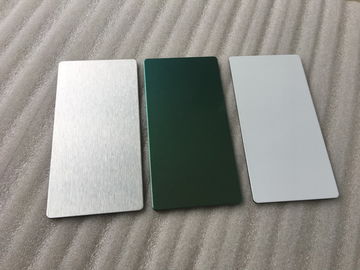 China Glatte silberne Aluminiumsandwich-Platten-dekorative Außenwände fournisseur