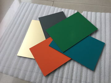 China Polyester-Farben-Aluminiumsandwich-Platte 2000 * 5700 * 4mm mit 0.30mm Alu Stärke fournisseur